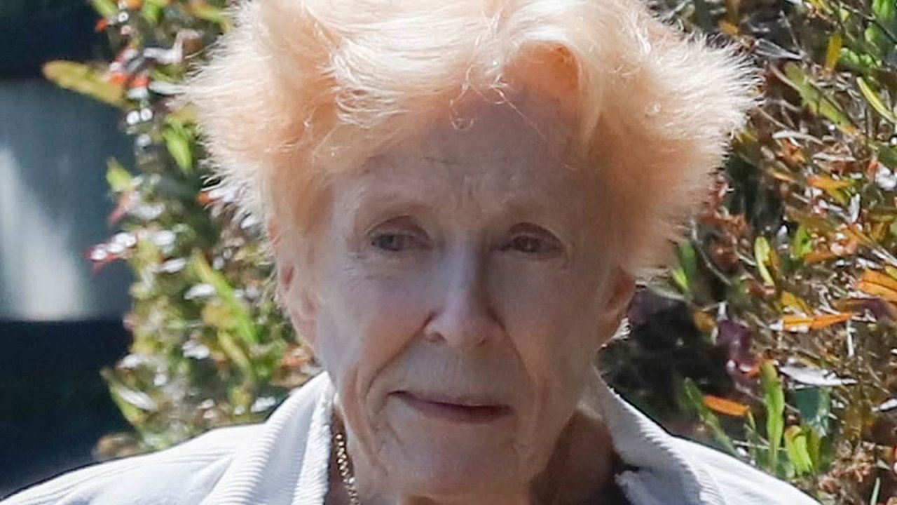 Beloved sitcom star is unrecognizable on rare outing... guess who?