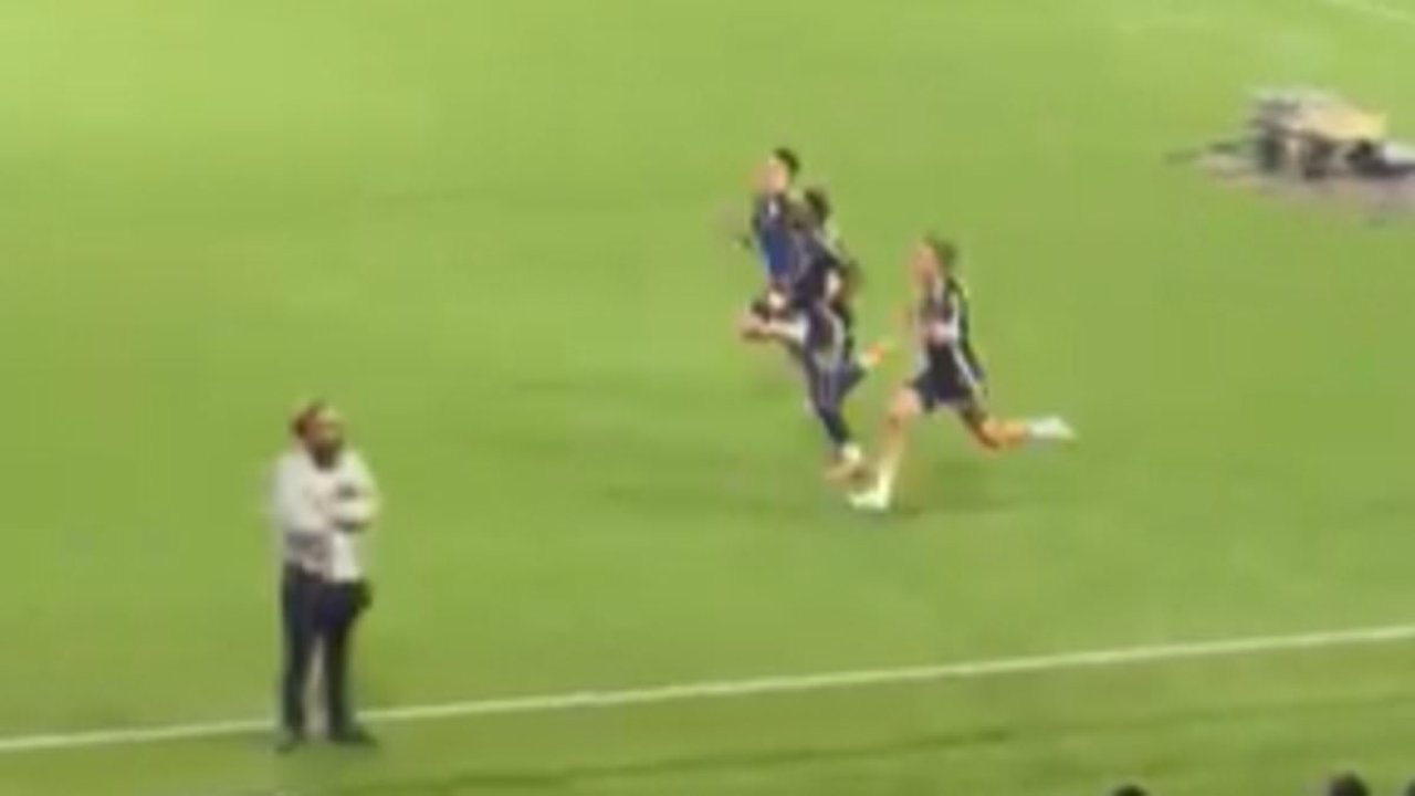 Canadian soccer players leave fans angry after loss to American rivals