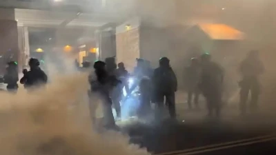 Chaos erupts at ICE center as crowd storms cells