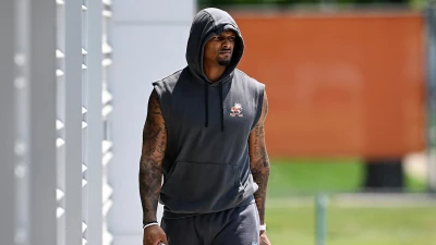Controversial NFL quarterback announces major update with girlfriend