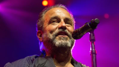 Country star battling cancer says he may be deported by Trump