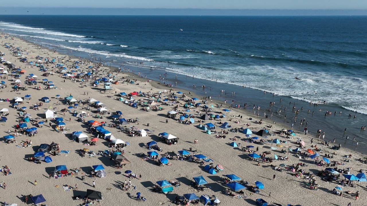 Do-not-visit warning issued for dozens of beaches across US July 4