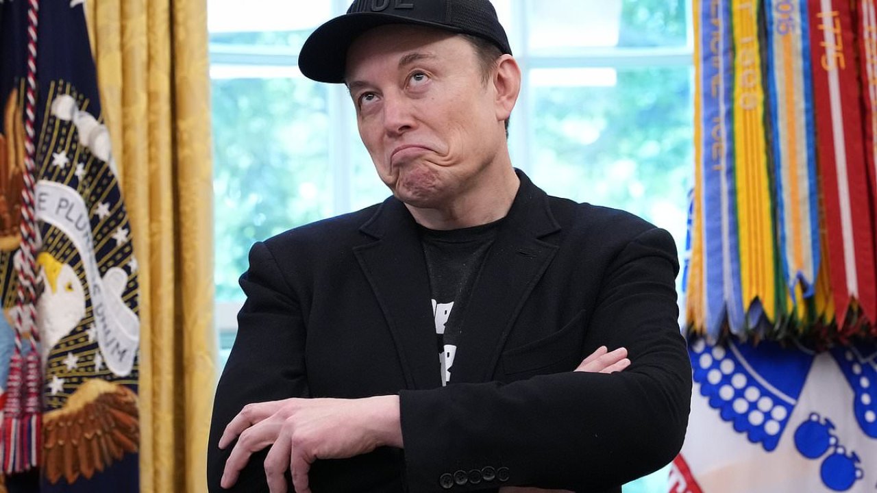 Elon Musk slammed for sticking the knife into Donald Trump