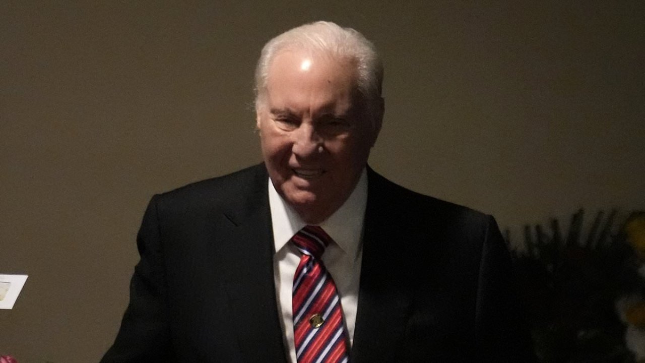 Famous televangelist Jimmy Swaggart dies at age 90