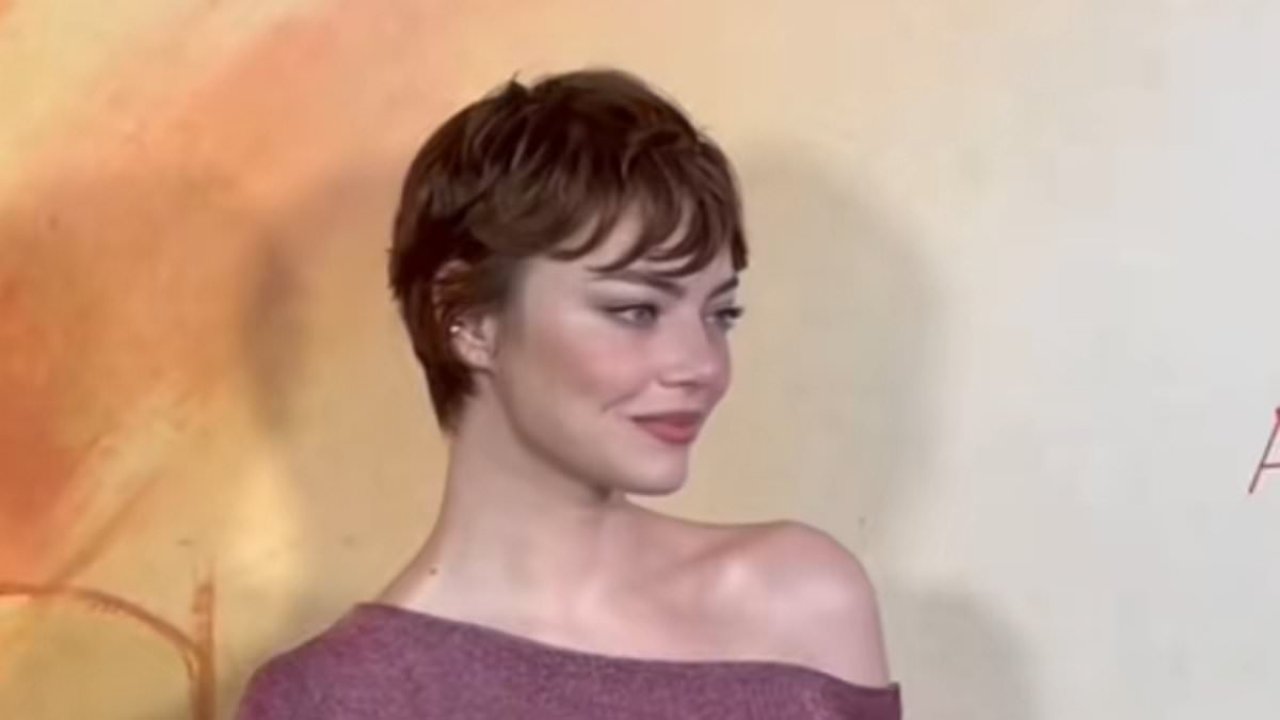 Fans go wild for Oscar-winner's 'new face reveal'