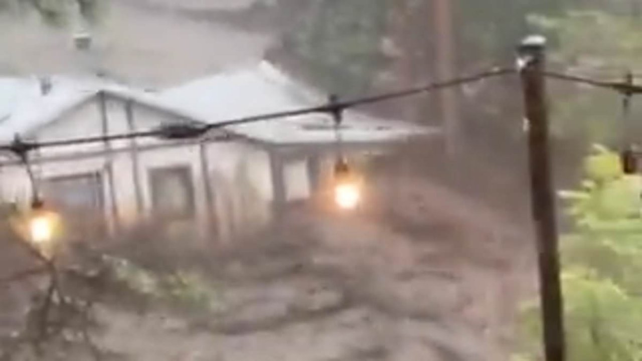 Flood in New Mexico washes away a father and his two sons