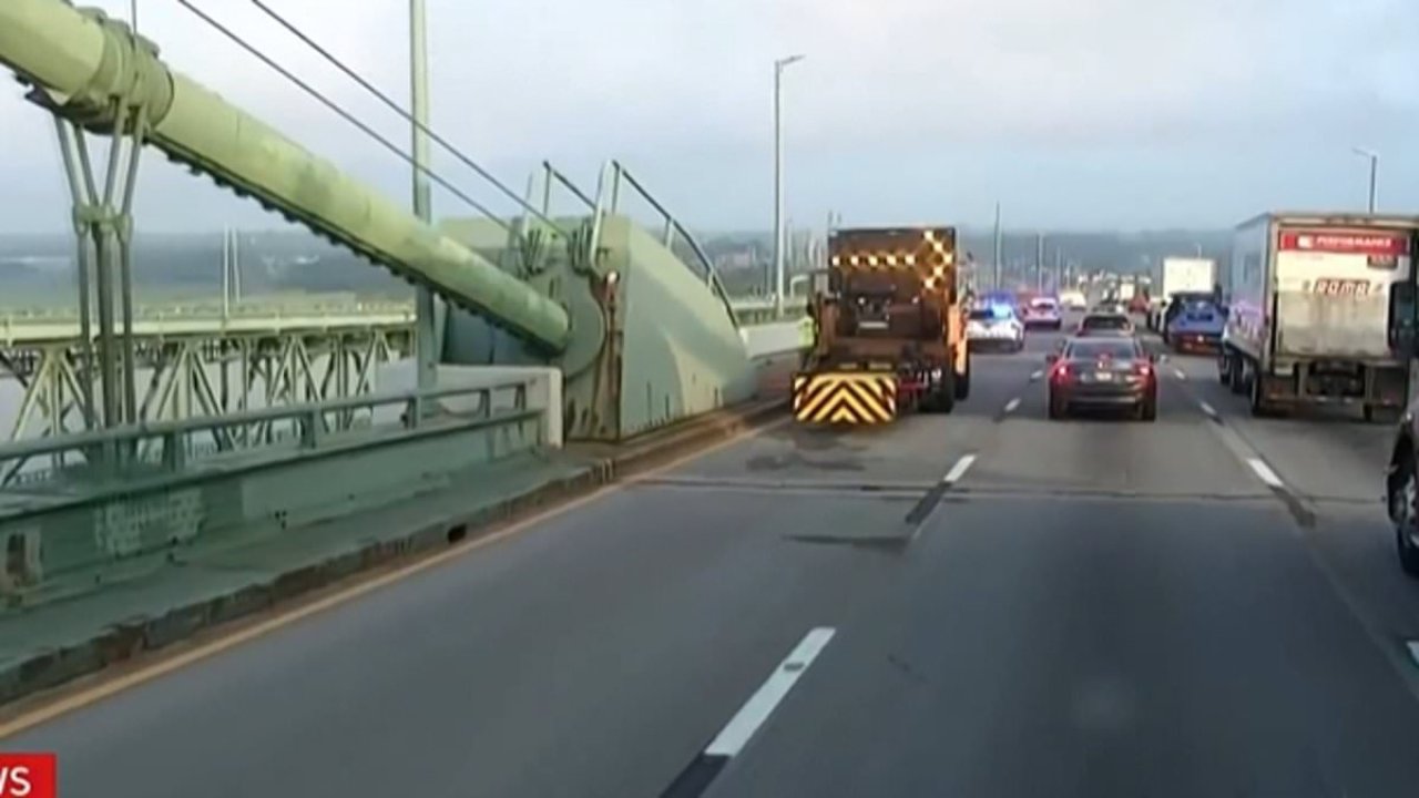 Frantic search after truck smashes through Delaware Memorial Bridge