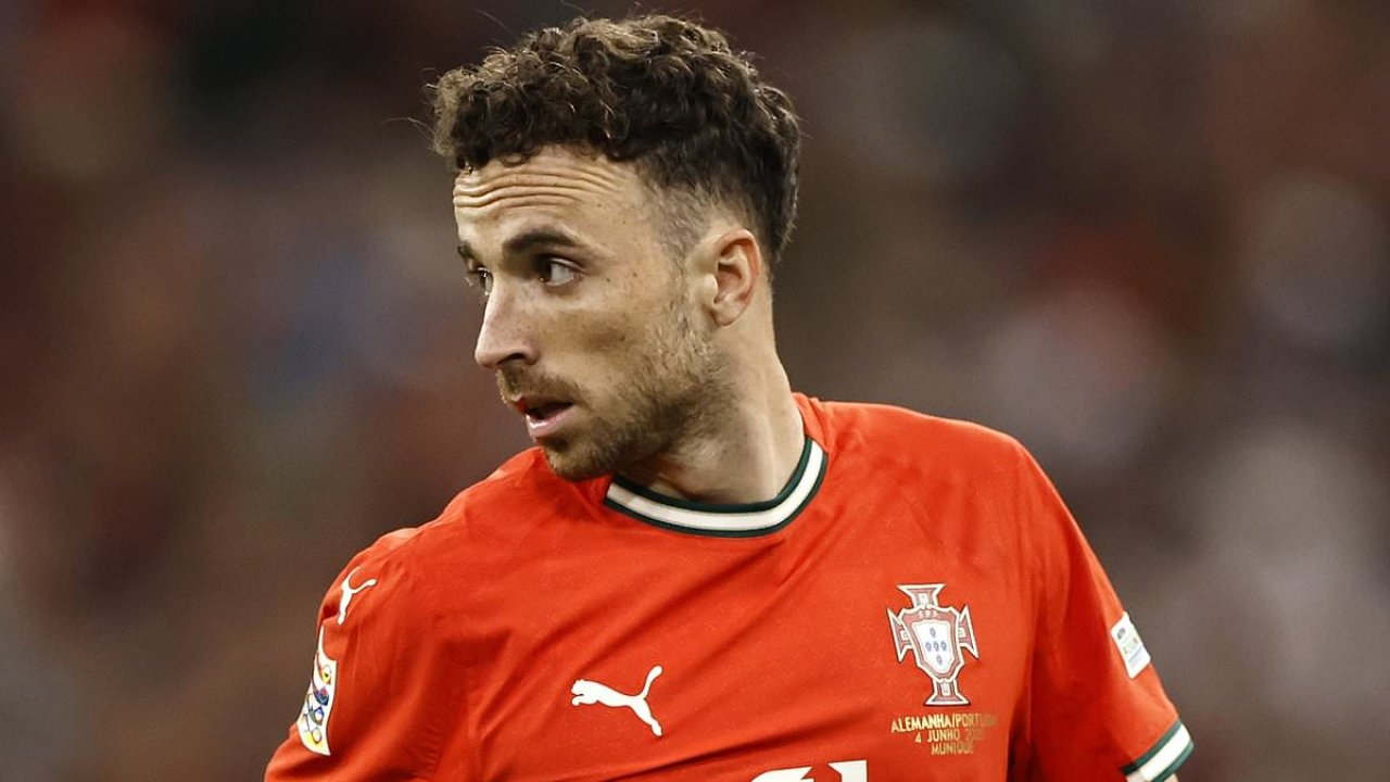 Gary Neville leads flood of tributes to Diogo Jota