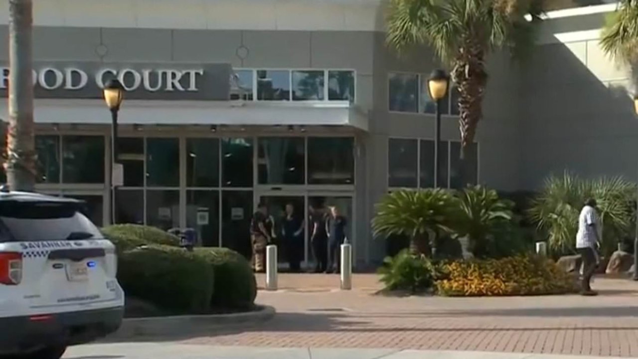 Gunman opens fire at mall in Savannah: at least five people injured