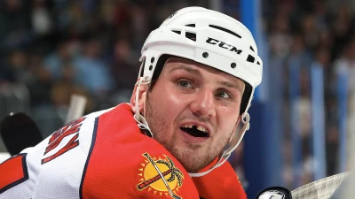 Hockey team takes action after ex-NHL star punched rival golfer
