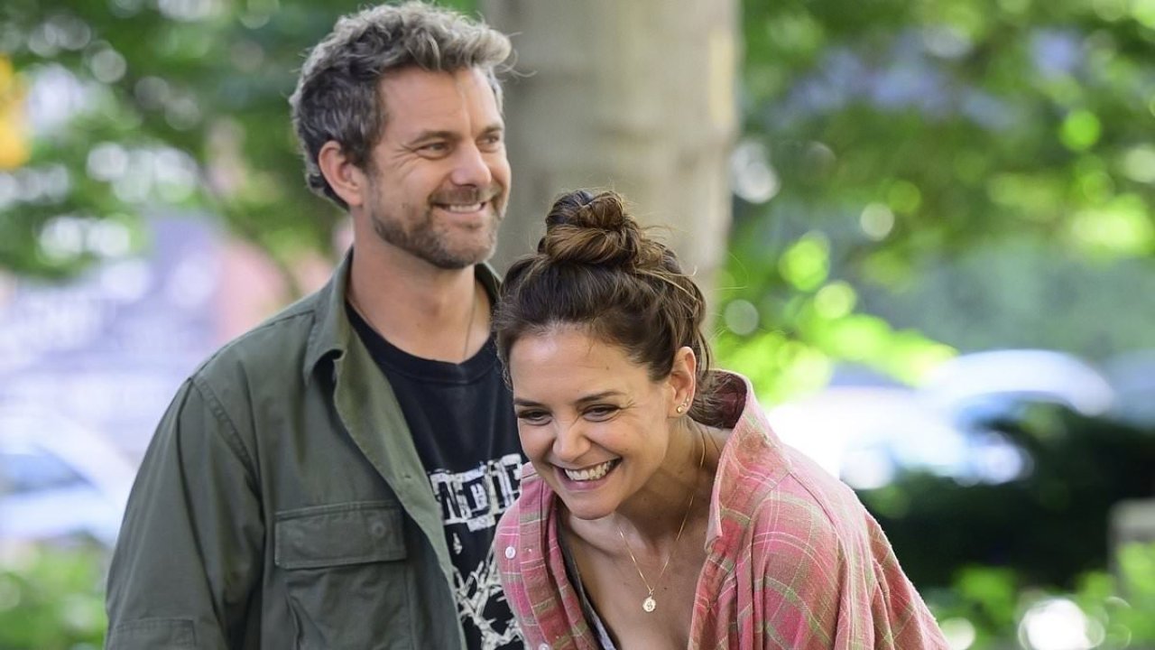 Katie Holmes and Joshua Jackson can't contain their laughter on set -  www.abdpost.com Amerika'dan Haberler