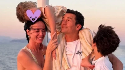 Katy Perry and Orlando Bloom take RARE photo after breaking engagement