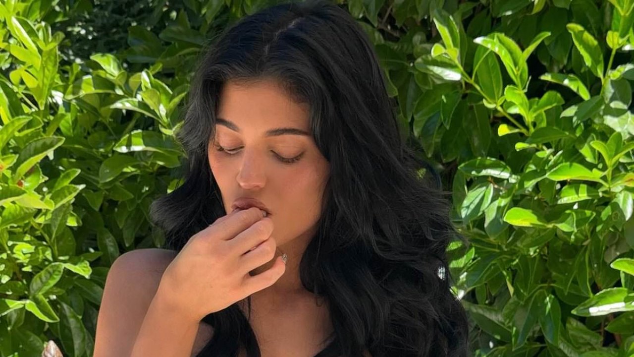 Kylie Jenner sparks further surgery rumors in very risque bikini snaps