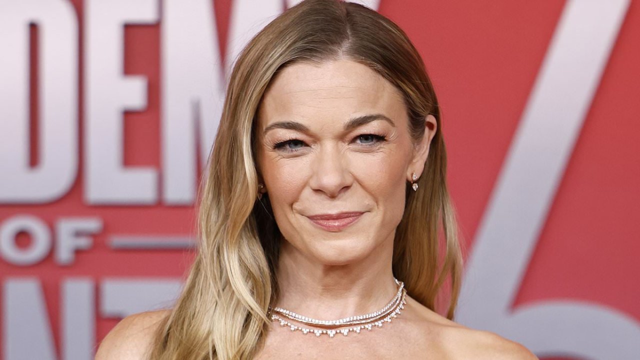 LeAnn Rimes reveals real reason her teeth FELL OUT on stage
