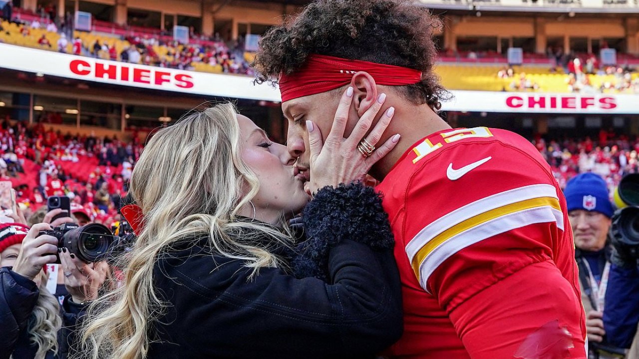 Mahomes reveals shock that made him wake up Brittany in the night