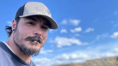 Manhunt for ex-soldier dad accused of killing daughters intensifies