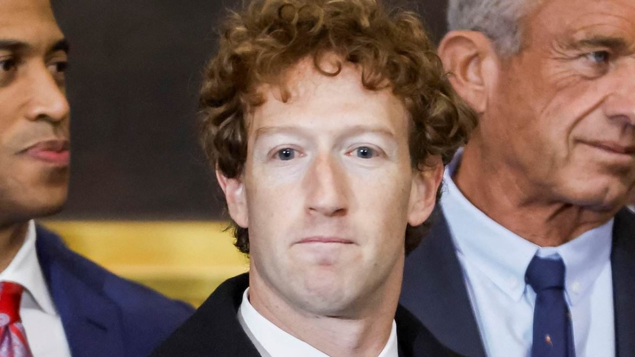 Mark Zuckerberg kicked out of Oval Office after White House tour