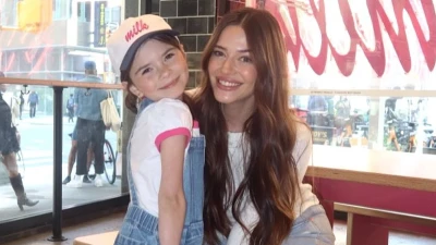Mom slammed for taking seven-year-old daughter to get spray tan