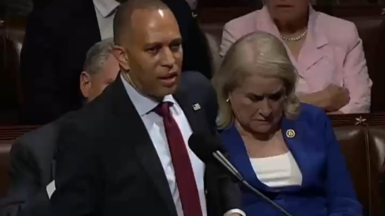 Multiple Democrats fall asleep during leader's anti-Trump speech