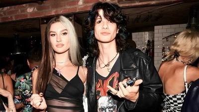 Nepo babies with music legend dads pose for a snap that rocks internet