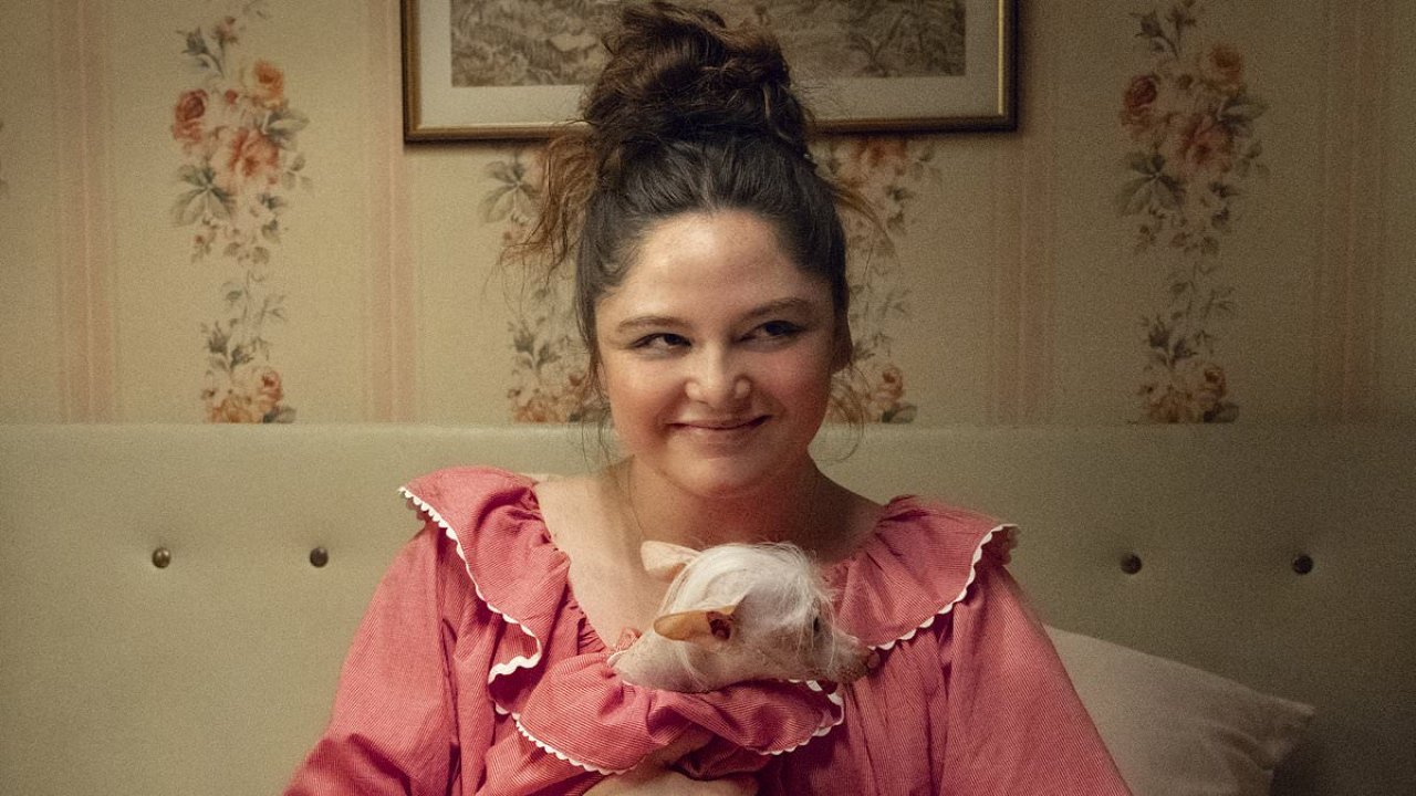 Netflix fans 'binge the hell out of' Lena Dunham's new romcom series