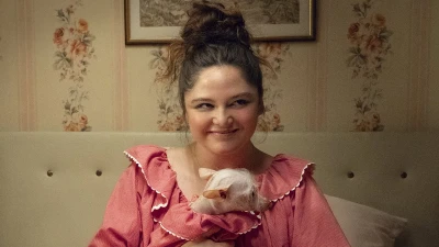 Netflix fans 'binge the hell out of' Lena Dunham's new romcom series