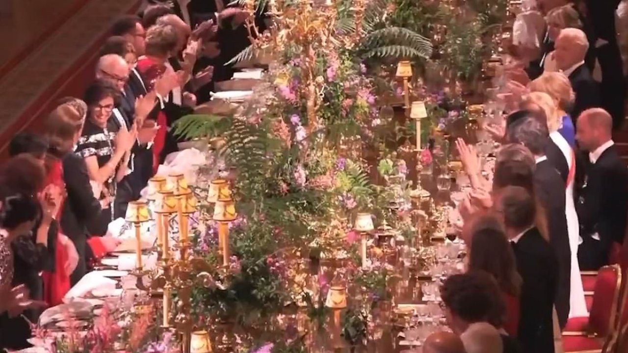 Royal fans think William had an awkward moment at the Macron banquet