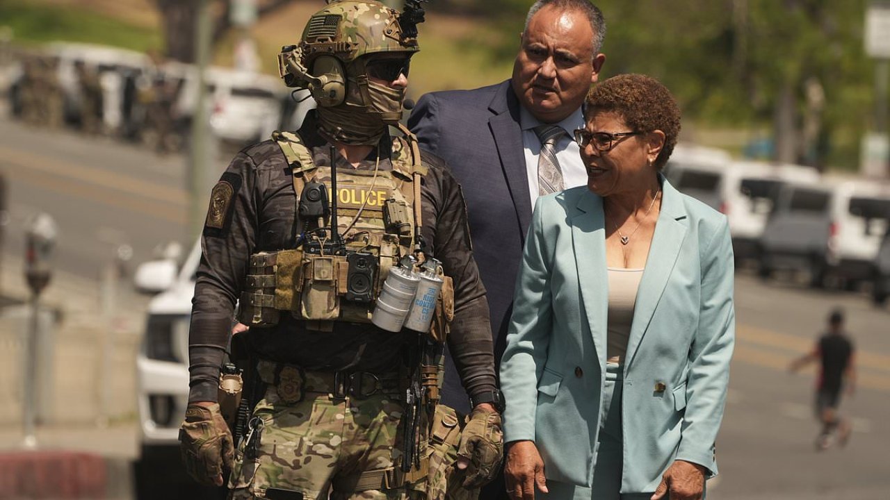 Showdown in iconic city as woke mayor confronts ICE agents during raid