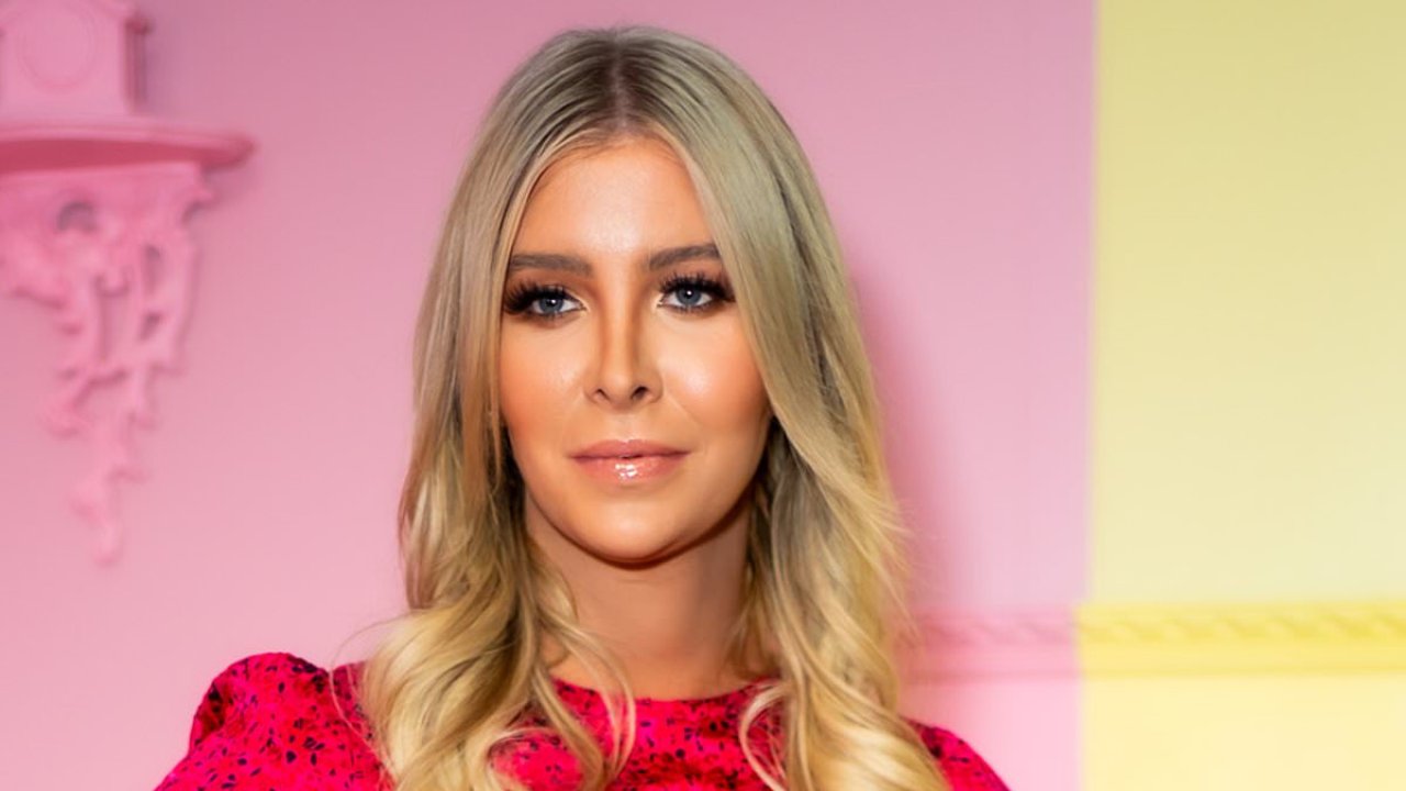 Sophia Hutchins shares snap of broken candelabra in final post