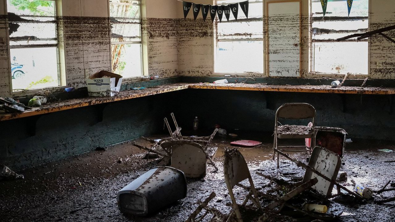 Texas floods survivor recalls seeing people 'die' in worst way