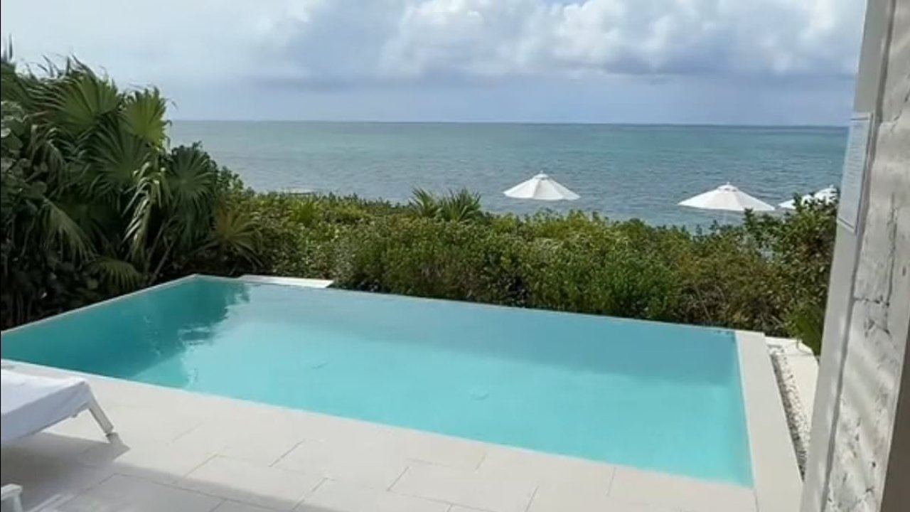 Travis Hunter, wife Leanna Lenee on lavish Turks and Caicos honeymoon
