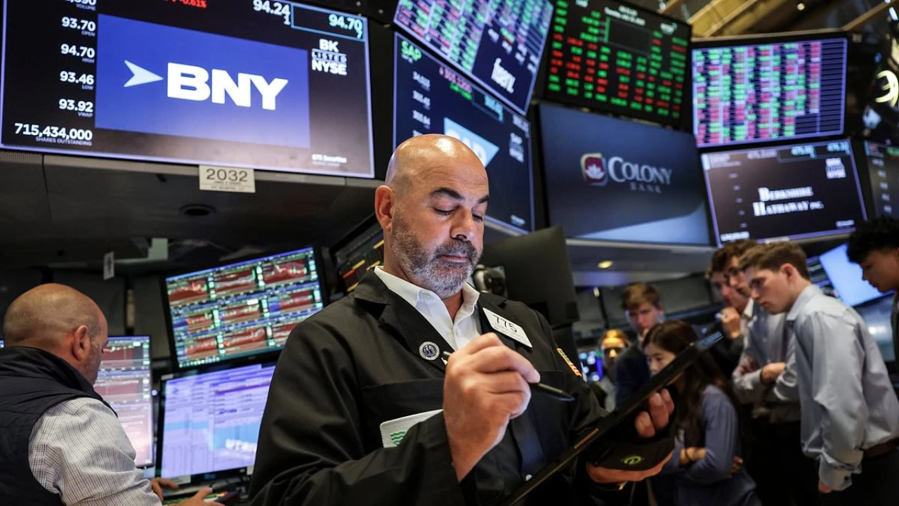 Trump plots biggest shakeup of 401(k)s in a generation