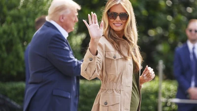 Trump shares tender moment with Melania as they head to Texas