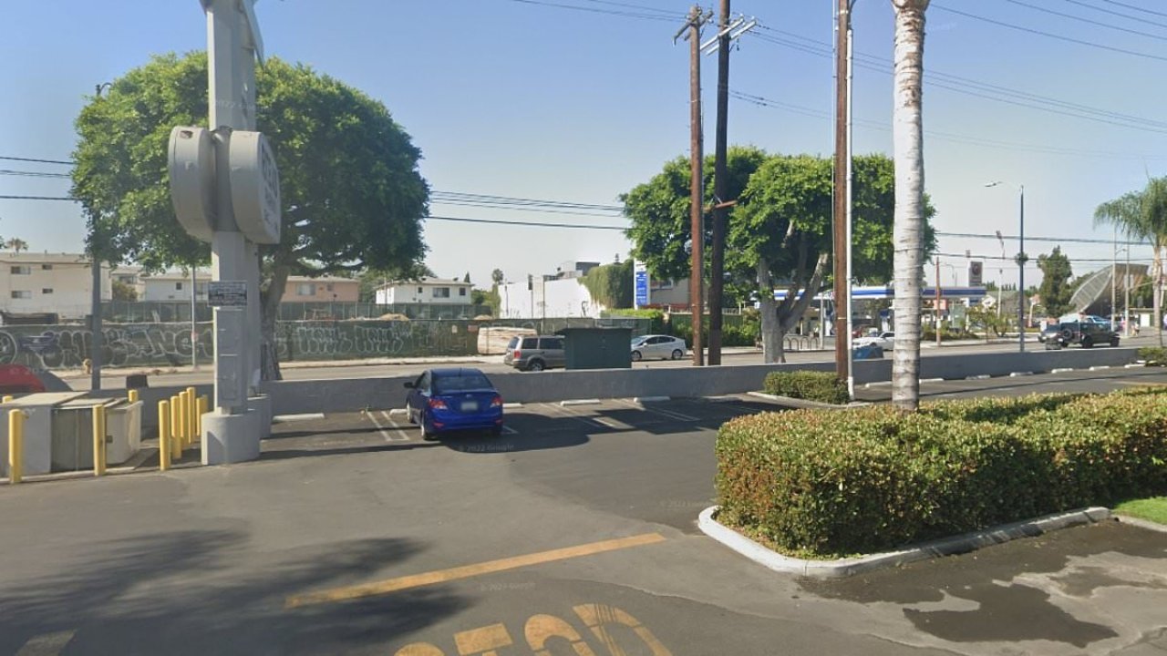 Vehicle 'ploughs into crowd' in Los Angeles to injure at least 20