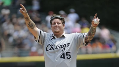 White Sox legend Bobby Jenks dies at 44 after battle with cancer