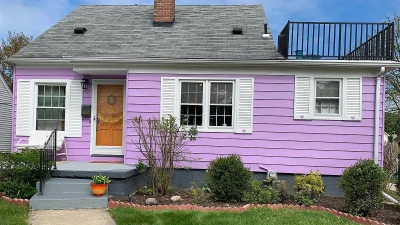 Woman bursts into tears over neighbor's letter
