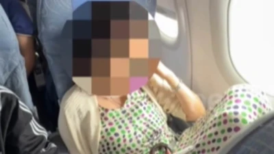Woman ruins flight for other passengers with 'smelly' behaviour