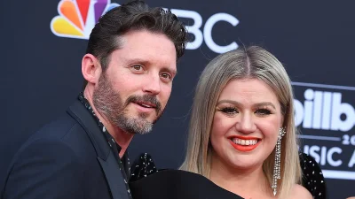 Kelly Clarkson's reaction after learning ex was dating her assistant