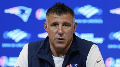 Patriots coach Mike Vrabel gets into heated exchange with reporter