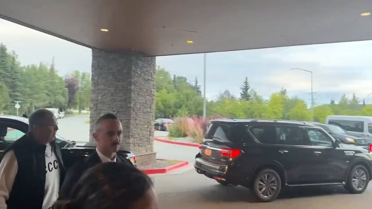 Sergei Lavrov trolls West by wearing Soviet CCCP to Alaska summit ...