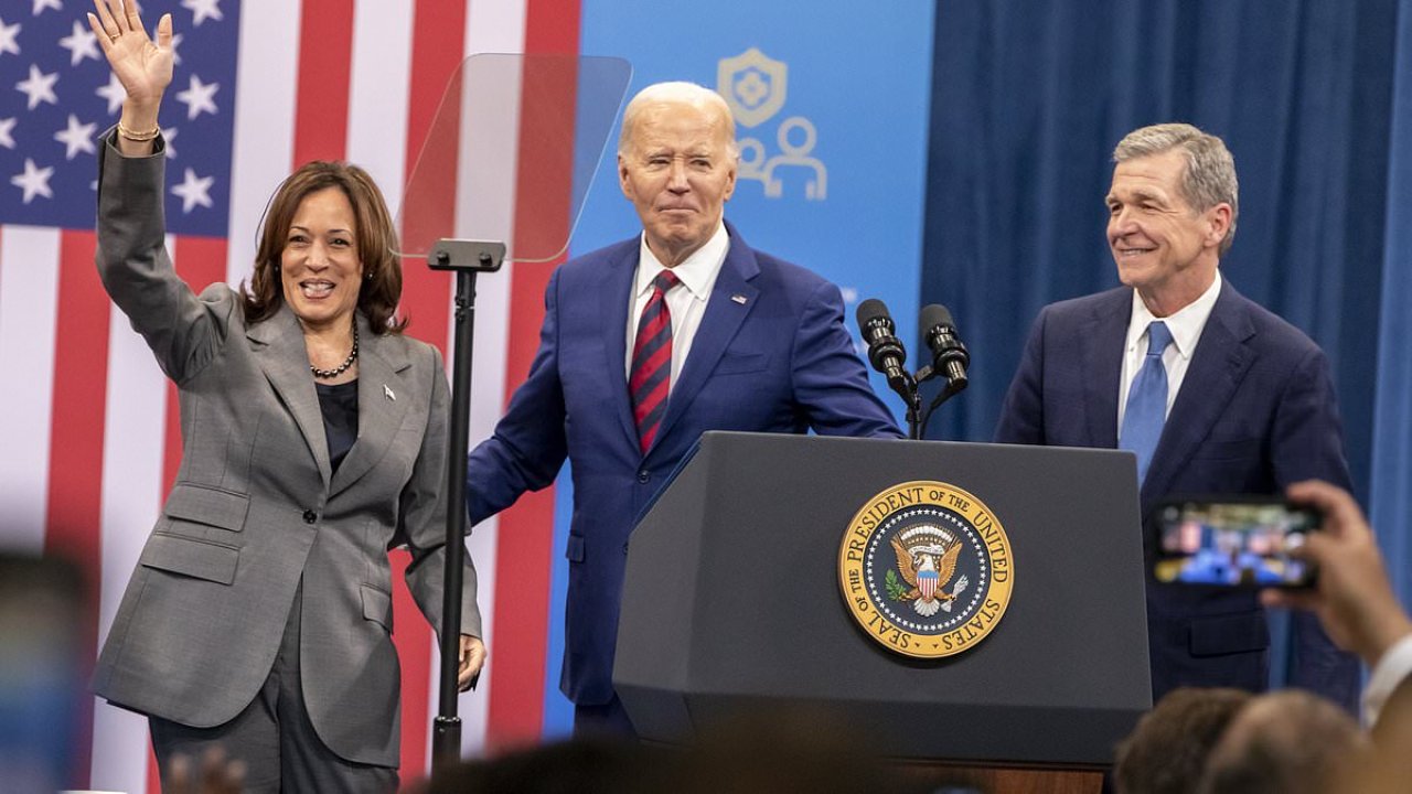 Top Democrat's SECRET WIFE reveals scandal he's hidden for 36 years