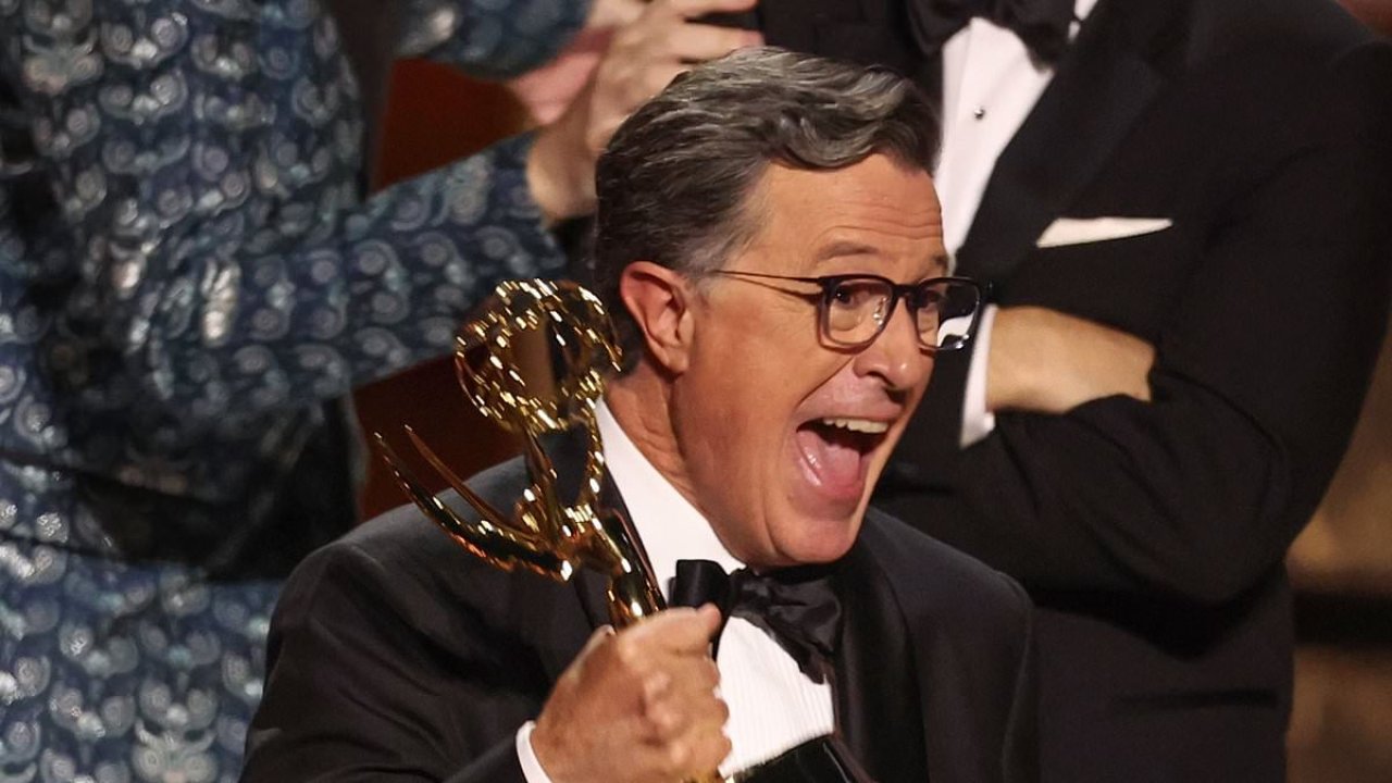 Stephen Colbert receives standing ovation as he delivers speech -  www.abdpost.com Amerika'dan Haberler