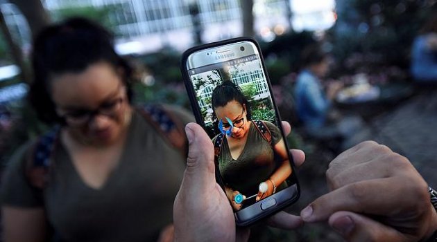 Abd'de Pokemon Oynayan Bir Sürücü Polis Aracına Çarptı
