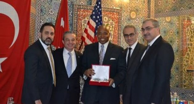 Adams'tan Fatih Camii'ne ziyaret
