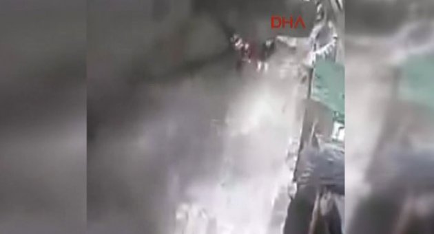Afganistan’daki deprem anı kamerada!
