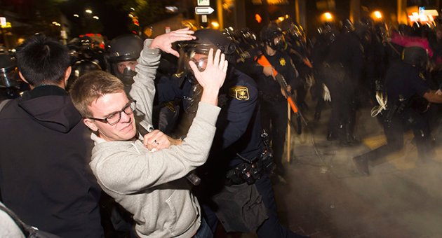 Amerikan polisinden eylemcilere köpük mermisi