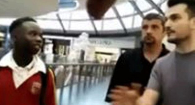 Apple, ırkçılık iddiaları ardından Avustralyalı öğrencilerden özür diledi