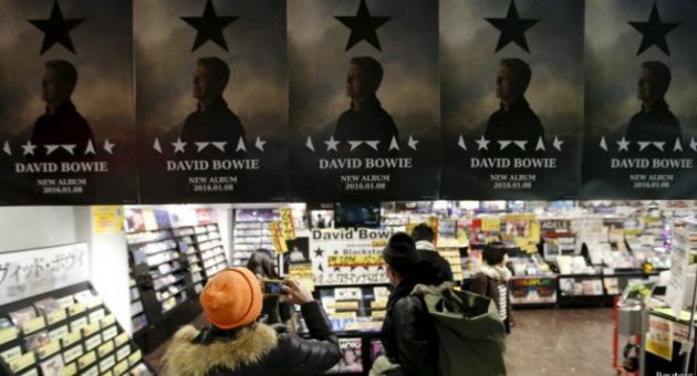 Bowie, ABD'de ilk kez öldükten sonra liste başı oldu