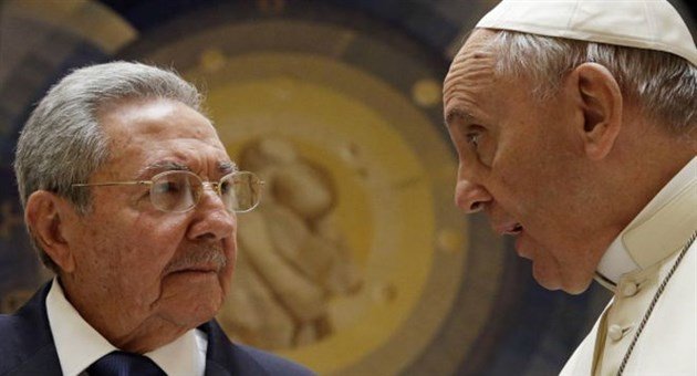 Castro: Papa Beni Dine Döndürecek