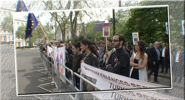 Ermenilerden Londra'da Protesto